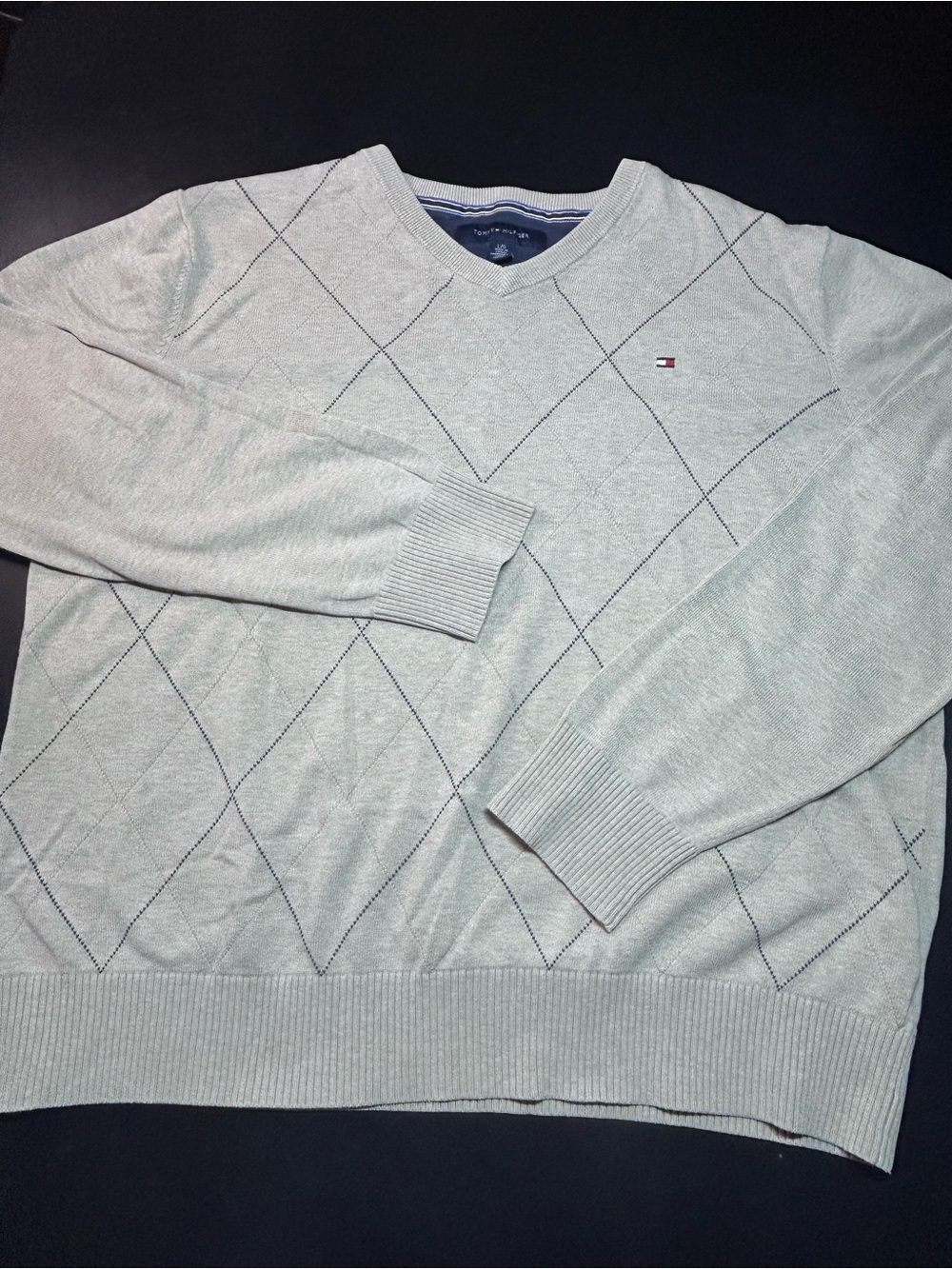 Tommy Hilfiger Men's Light Gray V-Neck Argyle Sweater